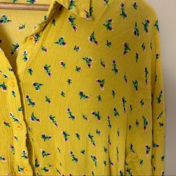 26. [Suzanne Betro] Yellow Floral Print Ruffle Tiered High Low Button Down Top - Picture 3 of 9